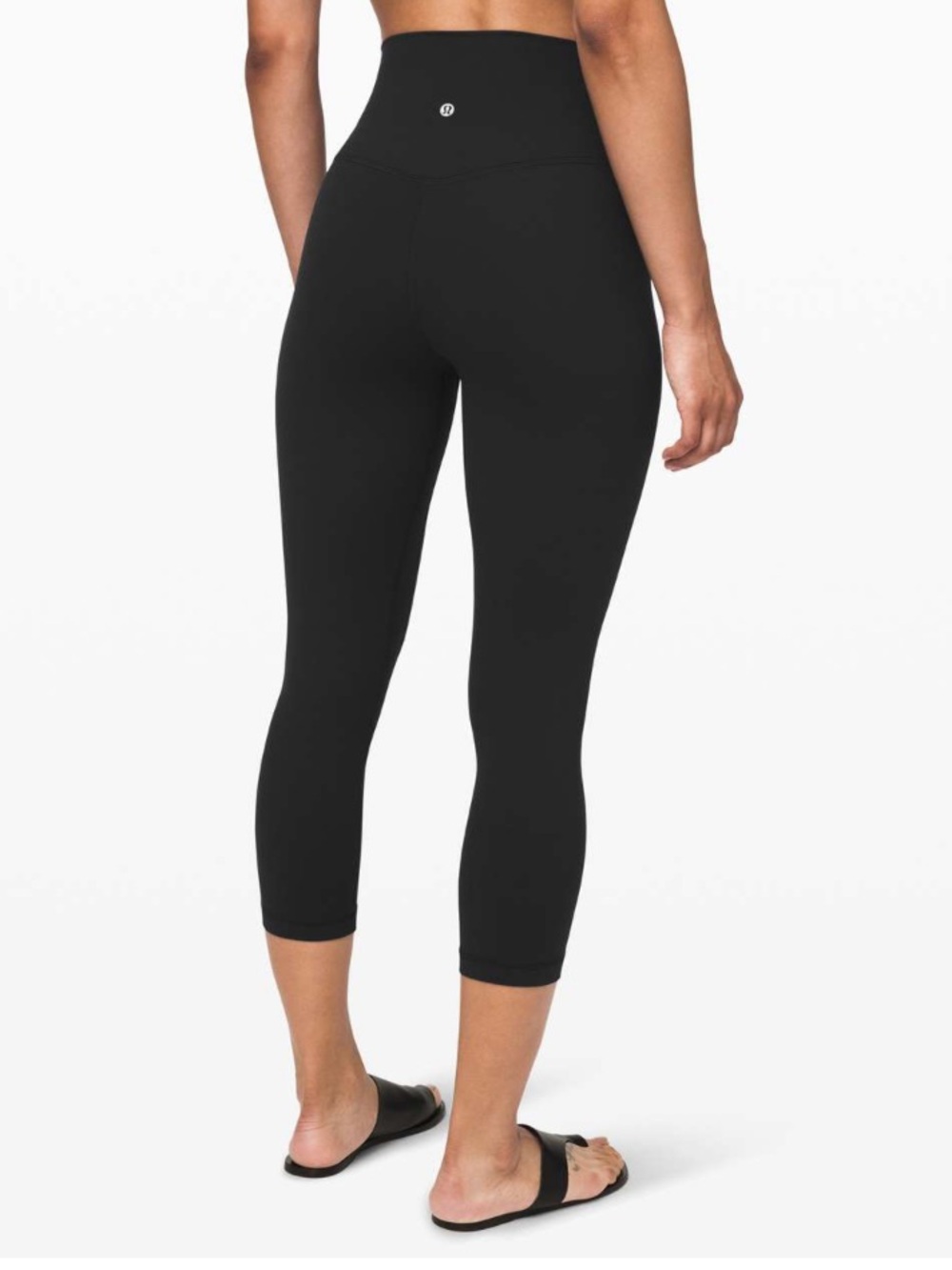 Lululemon Align Crop Leggings 21"
Black GUC size 6